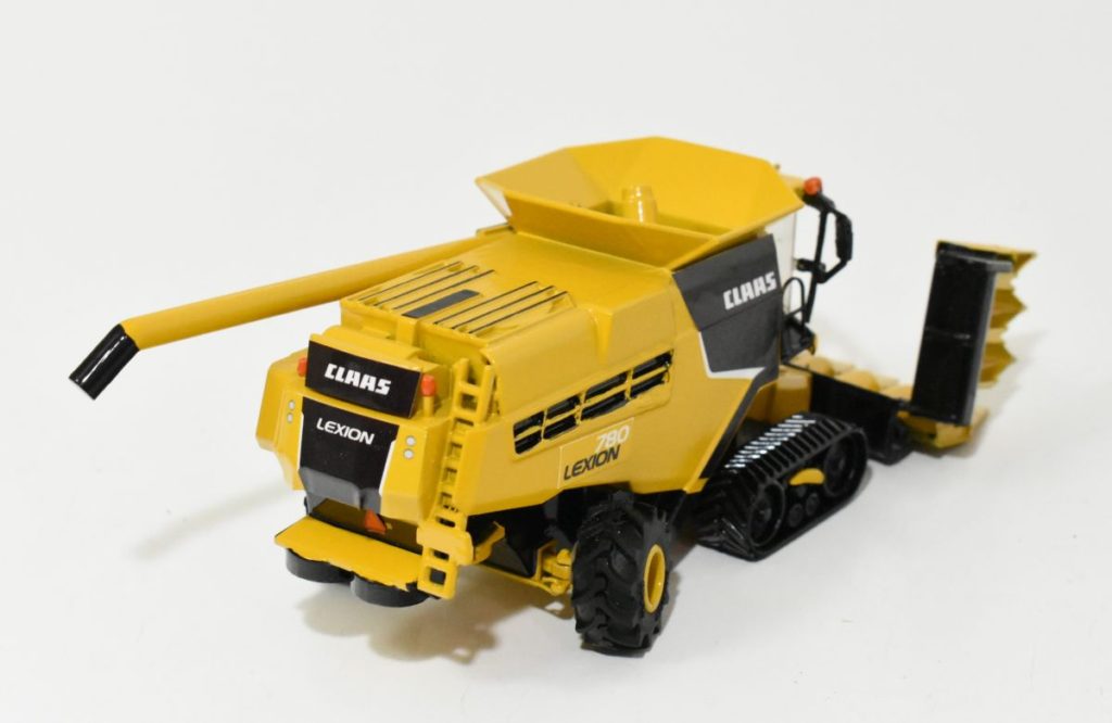 1/64 Custom Claas 780 Lexion Combine With Tracks, Draper & 12 Row Corn