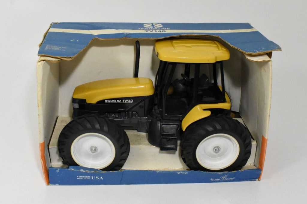 1/16 New Holland TV140 Bi-Directional 4wd Tractor Industrial Version