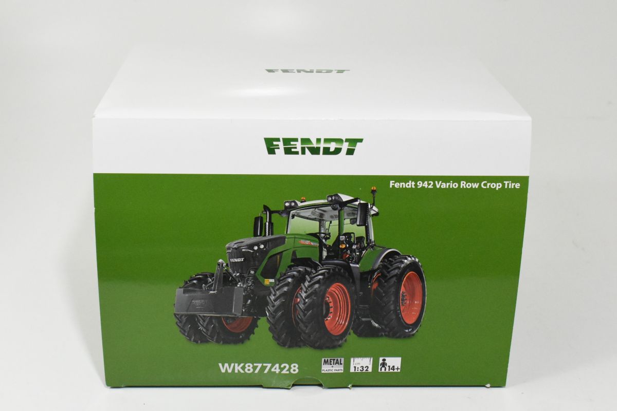 1/32 Fendt 942 Vario Tractor With Duals On Front & Rear