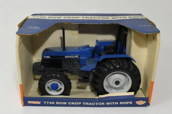 1/16 New Holland 7740 Row Crop Tractor With Front Wheel Assist