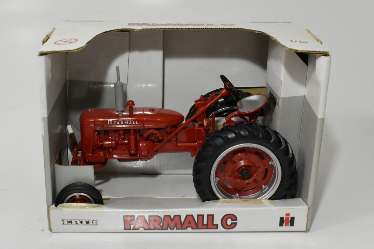 1/16 International Harvester Farmall C Tractor With Wide Front