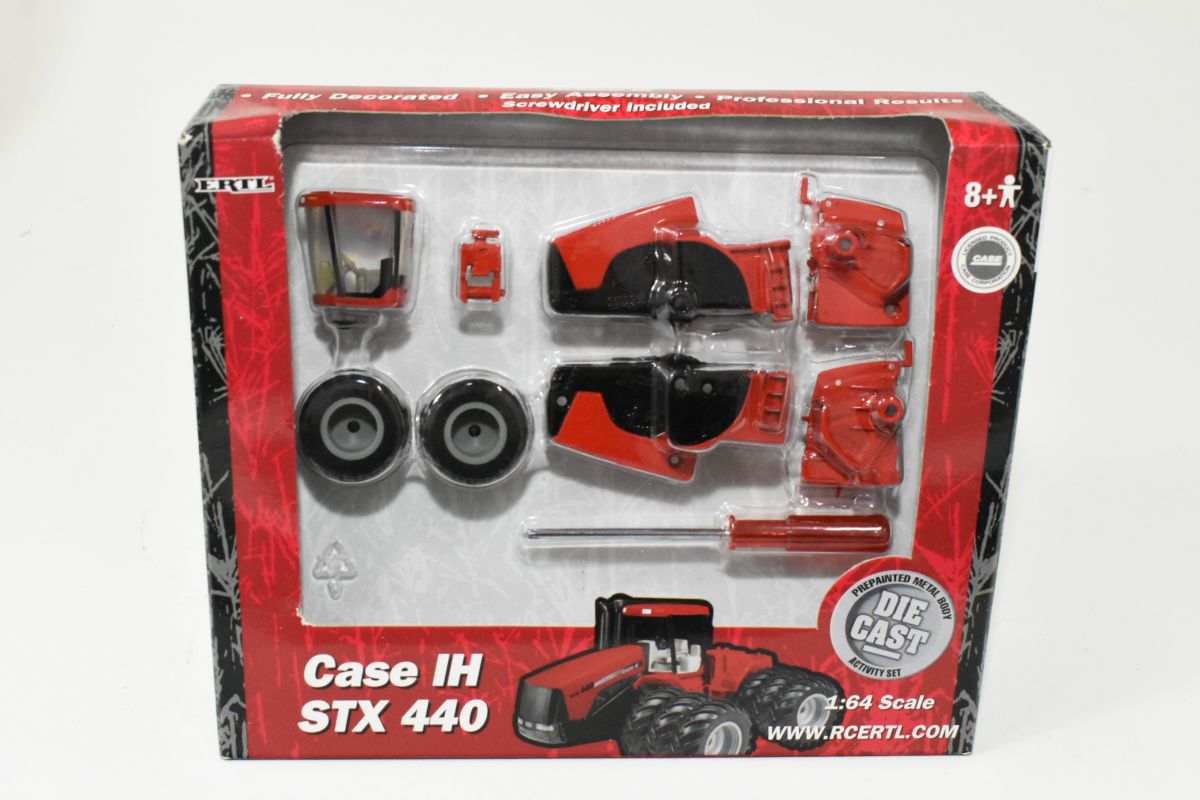 CASE IH STX500 レッドミニカー Case IH Stx 500 Tractor With Plow (1:64 farm toy) RC2 Brands