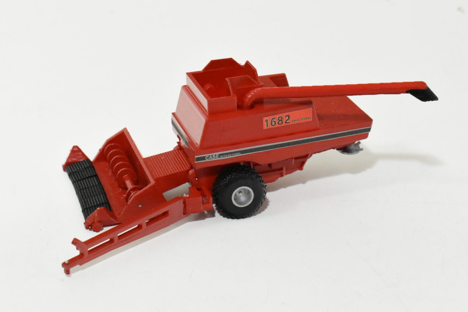 1/64 Custom Case International 1682 Pull Type Combine With Pickup Head