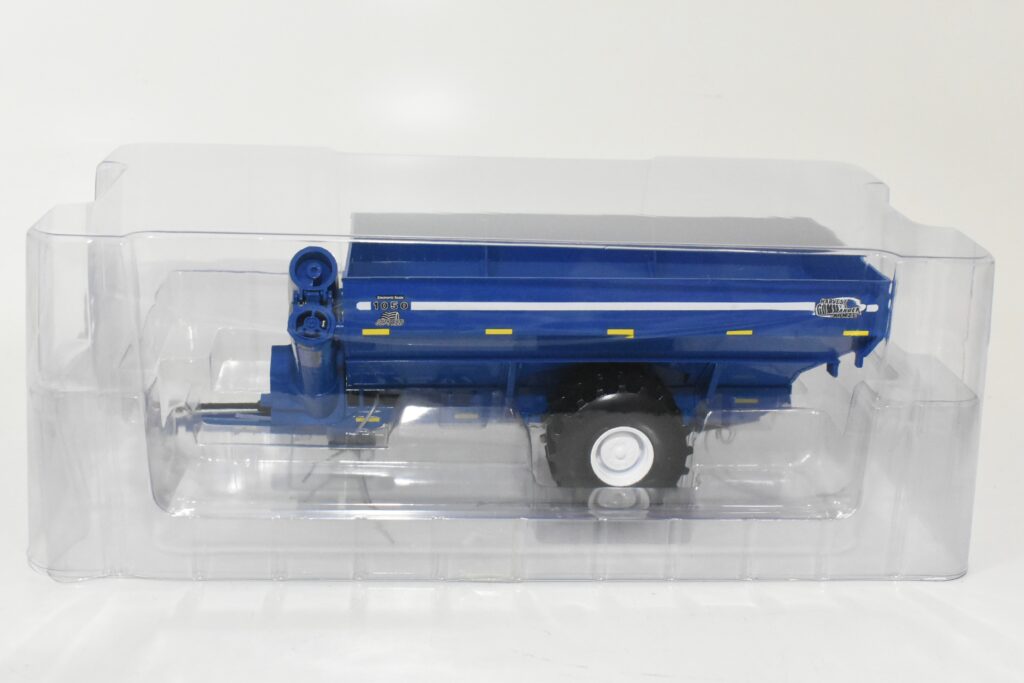 1/32 Kinze 1050 SofTred Grain Cart Auger Wagon Daltons Farm Toys