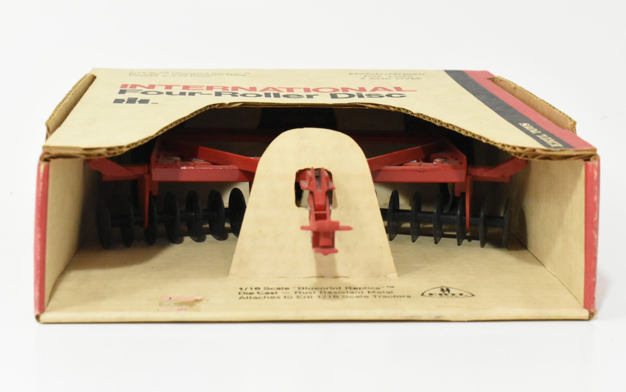 1/16 International Harvester Disk Daltons Farm Toys