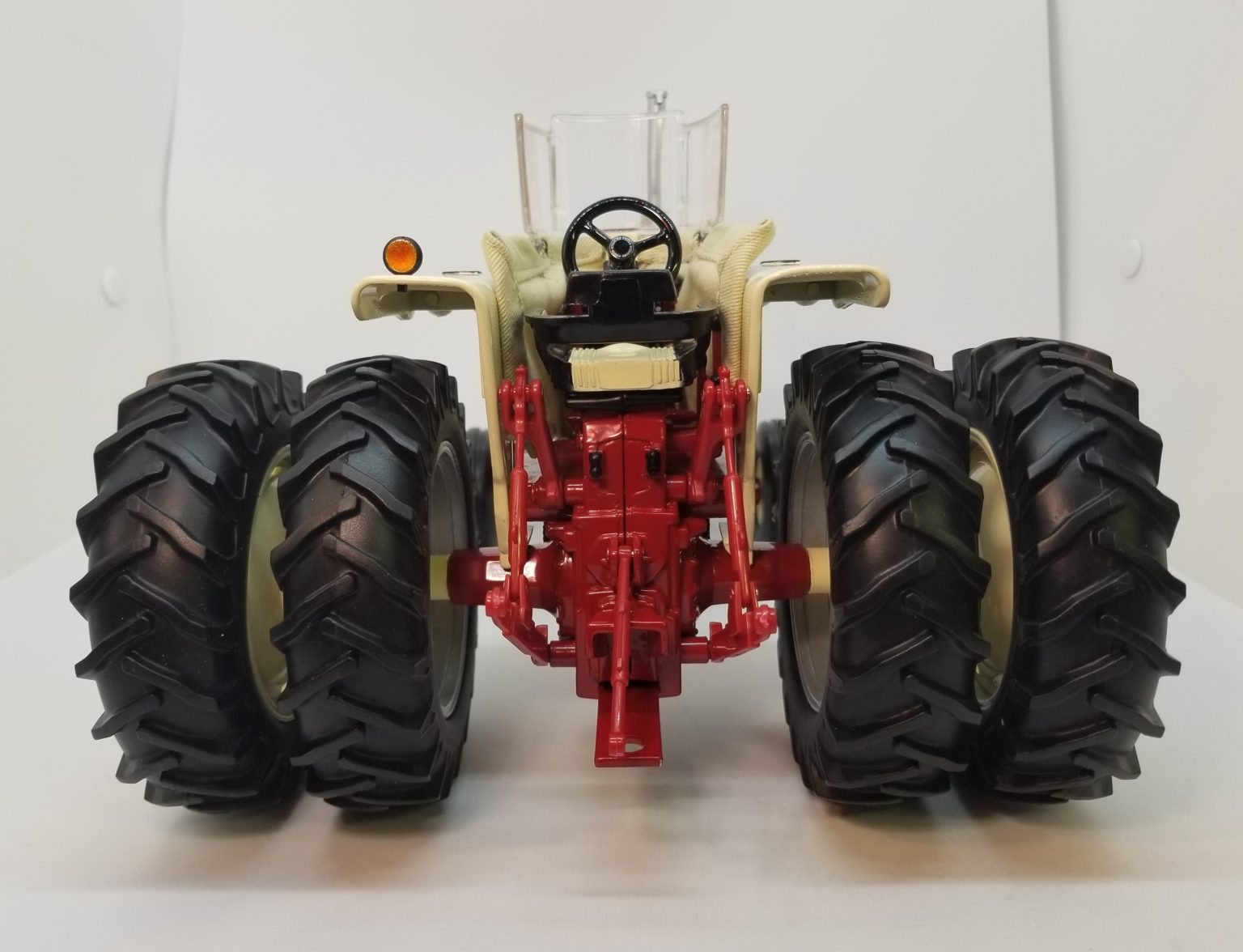 1-16-international-harvester-1206-open-station-tractor-with-duals