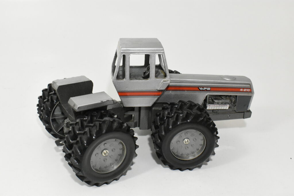 1-16-white-4-210-field-boss-4wd-tractor-with-red-stripe-decal-dalton