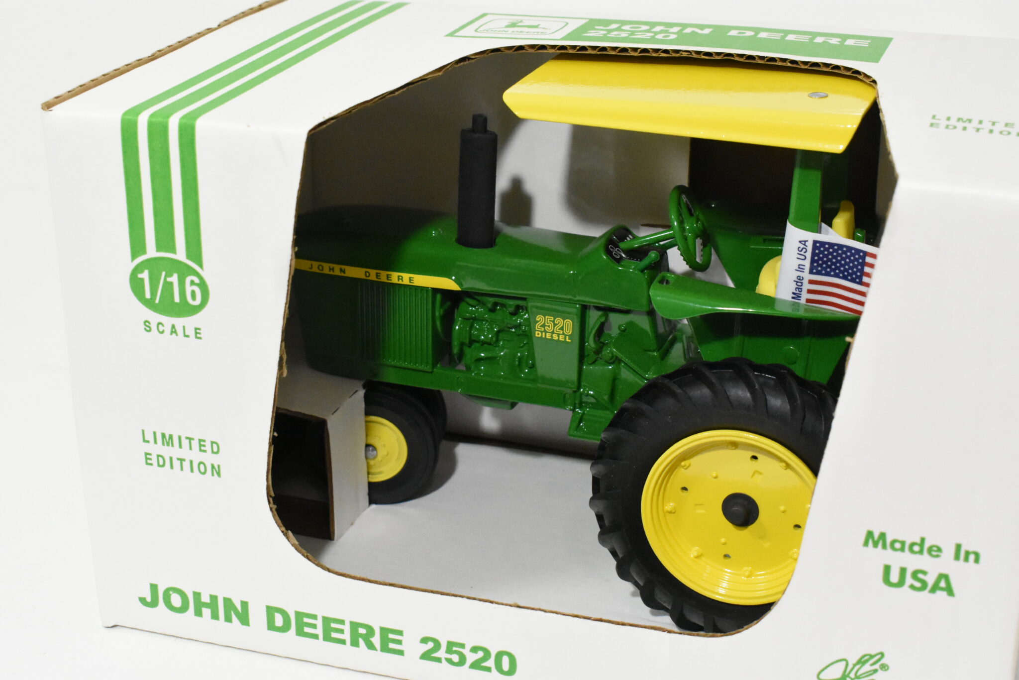 1/16 John Deere 2520 Diesel Tractor With Narrow Front & Canopy Top