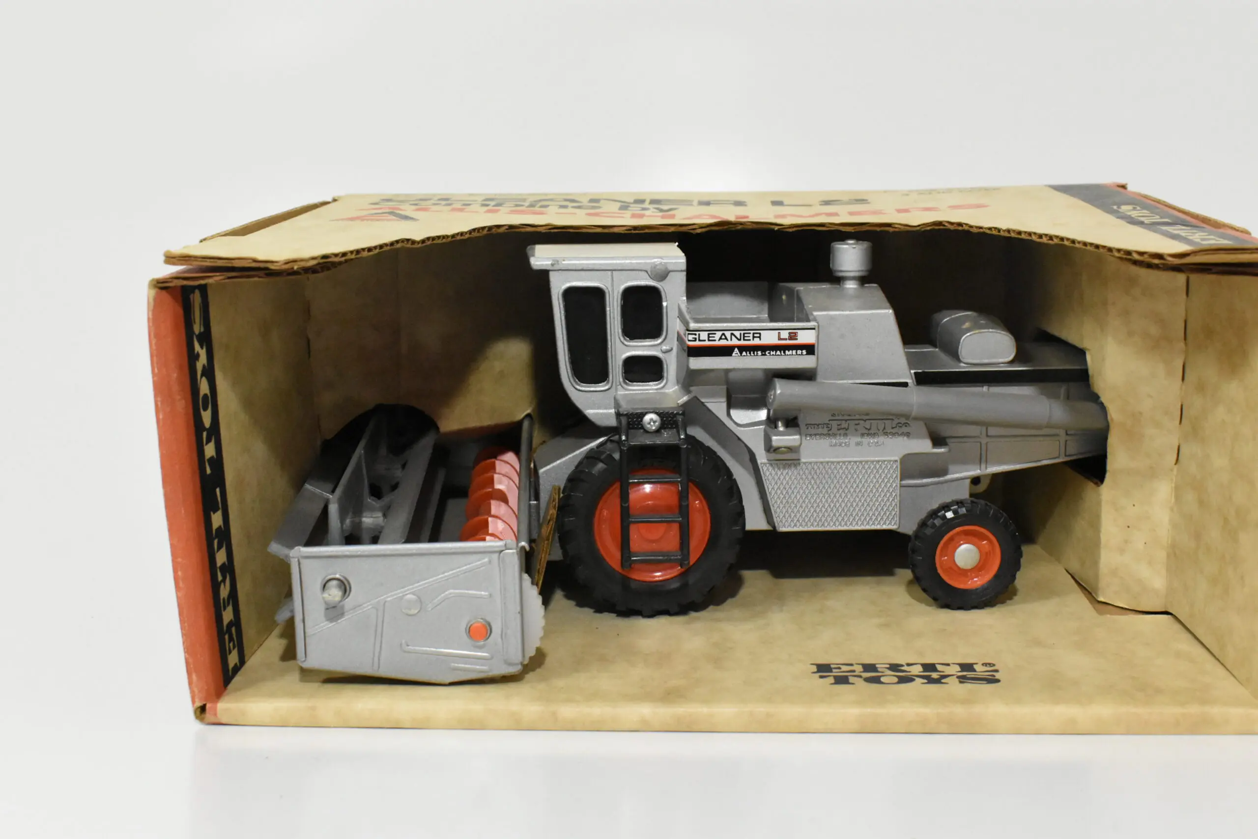 1/32 Allis Chalmers Gleaner L2 Combine - Dalton's Farm Toys