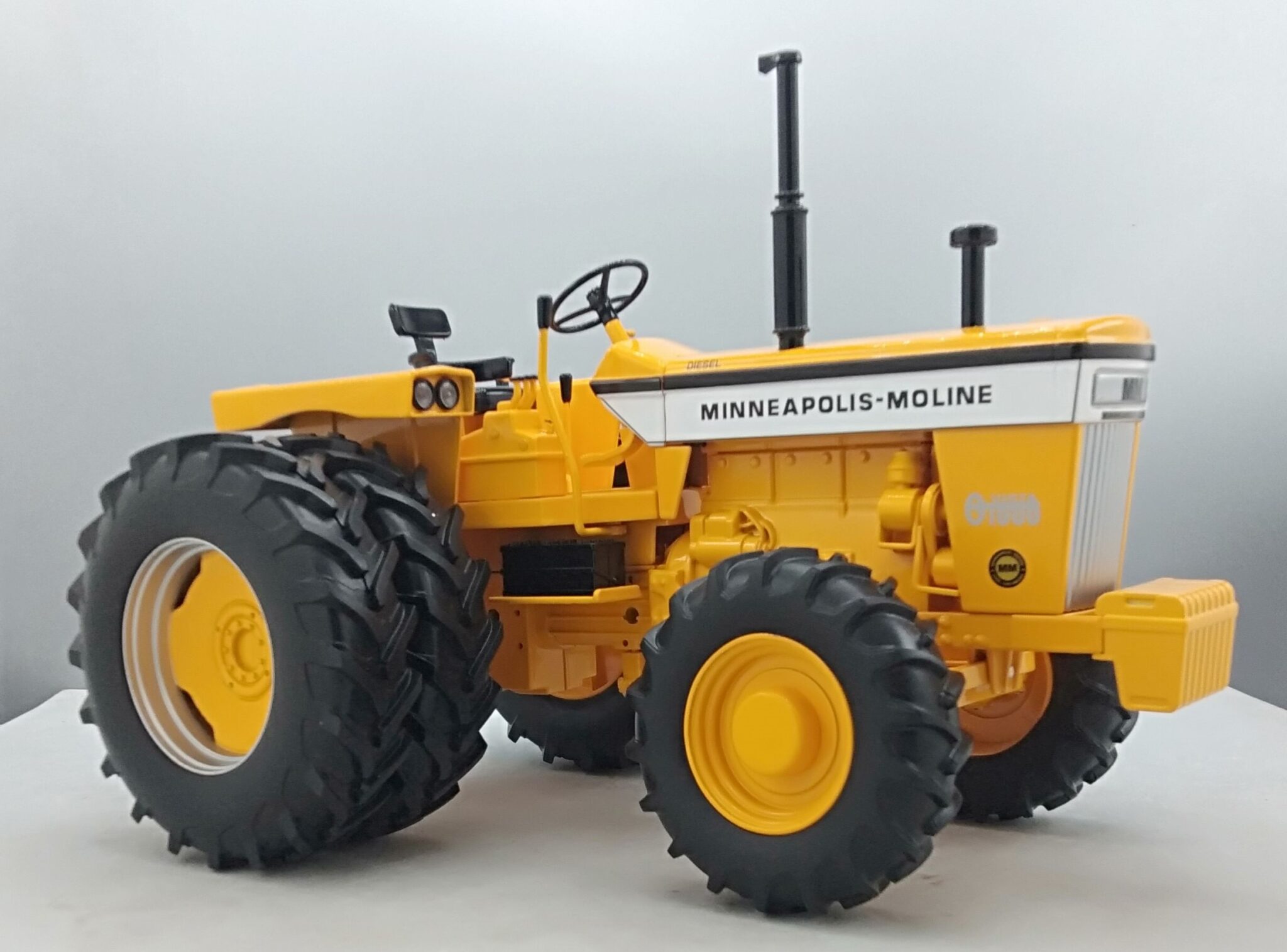 1/16 High Detail Minneapolis Moline G1000 Vista Tractor With Front