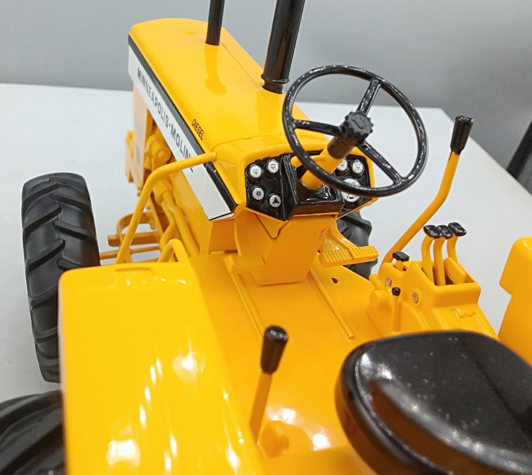 1/16 High Detail Minneapolis Moline G1000 Vista Tractor With Front