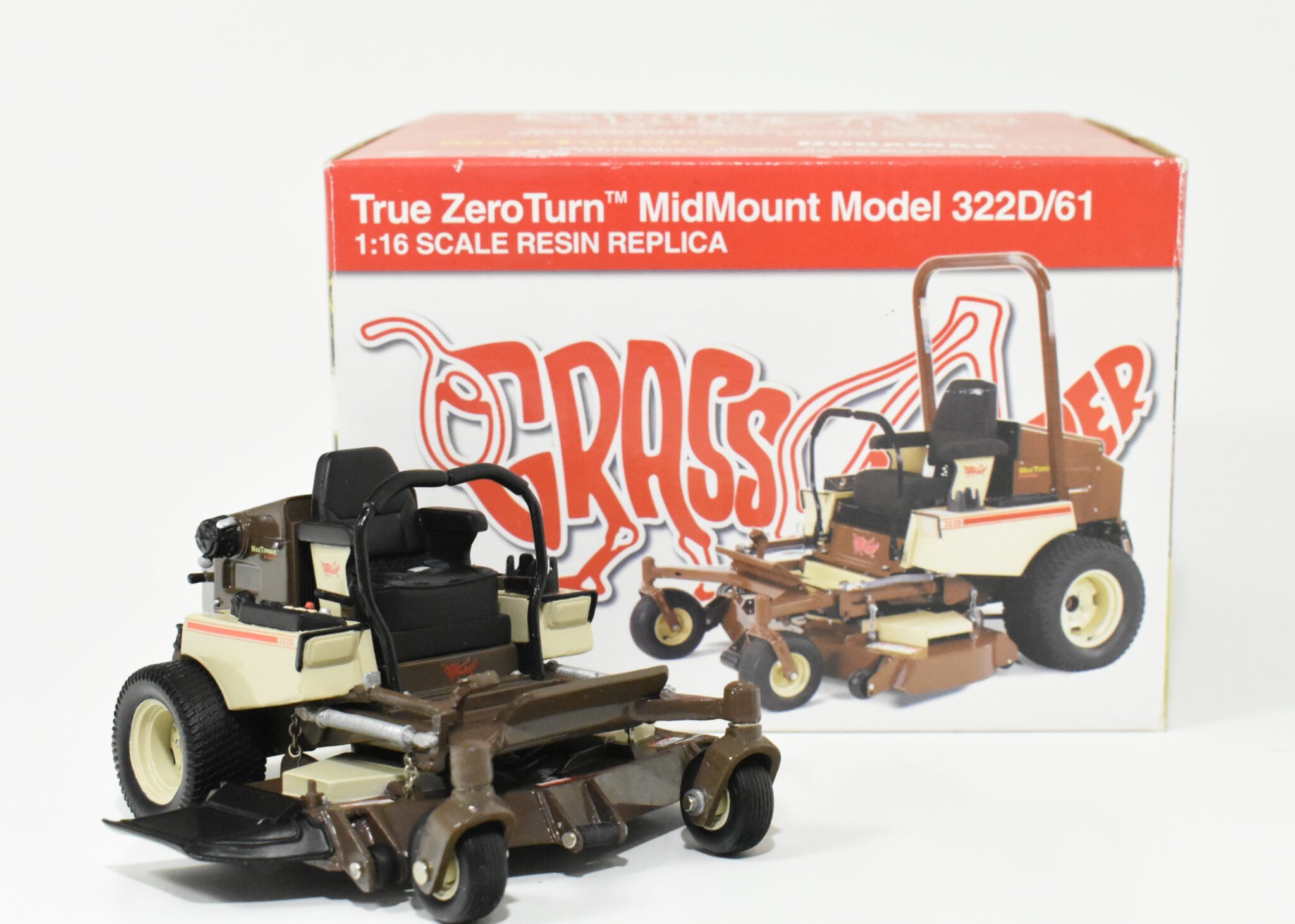 1/16 Zero Turn Mower, Mid Mount Model 322D Daltons Farm Toys