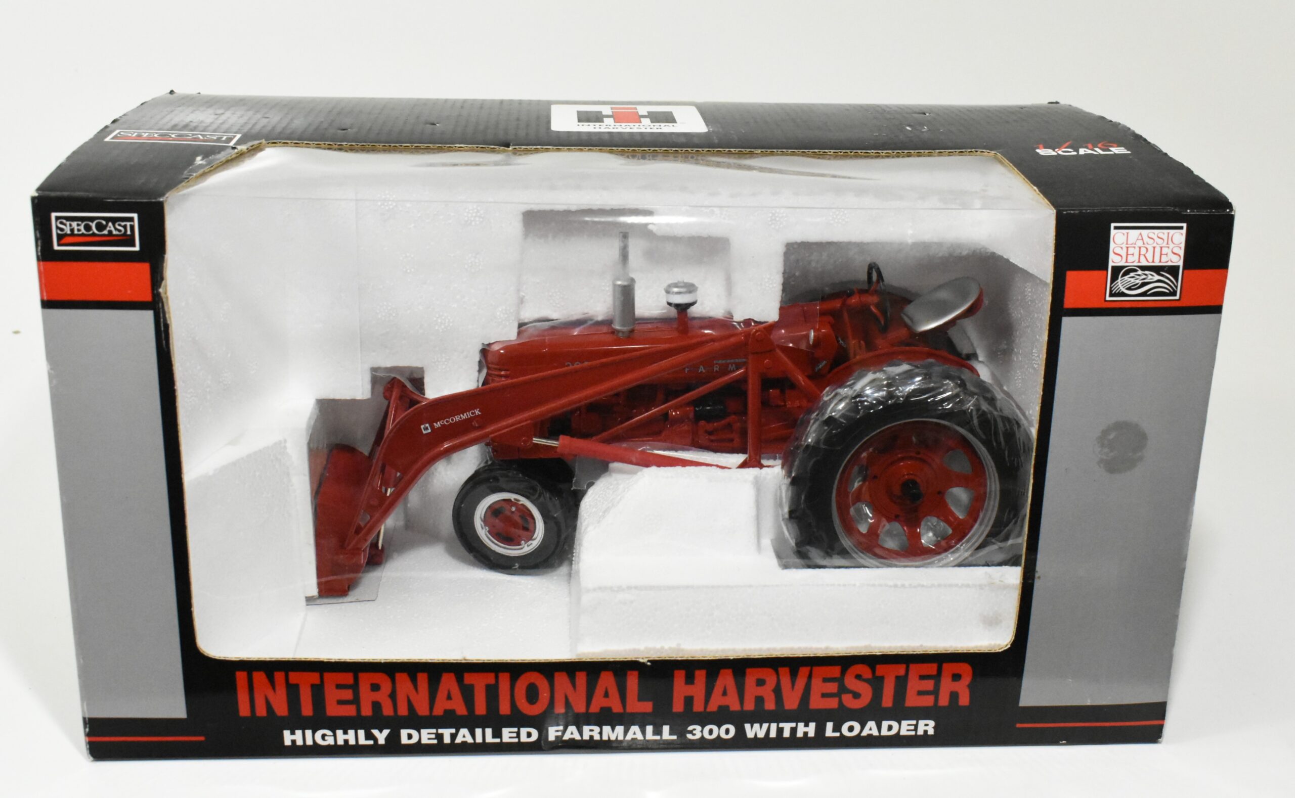 1/16 International Harvester Farmall 300 Gas Tractor With Narrow Front ...