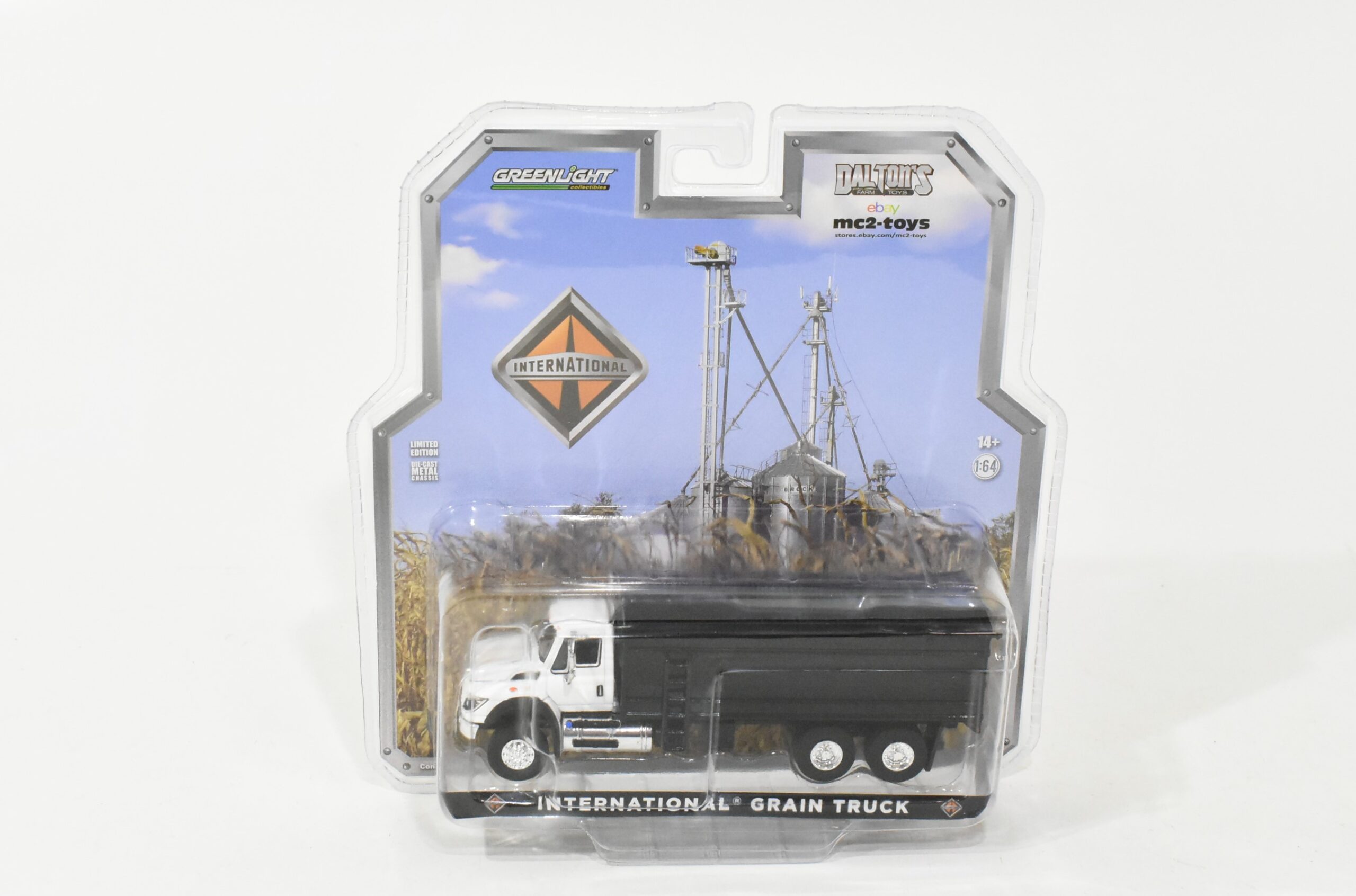 洋書 INTERNATIONAL TRUCKS DSC_3382-scaled.jpg