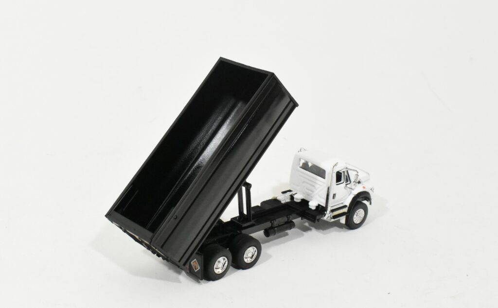 Camion International WorkStar 1:64 GreenLight - Version Grainier Blanc & Noir - NEUF Sous Carte