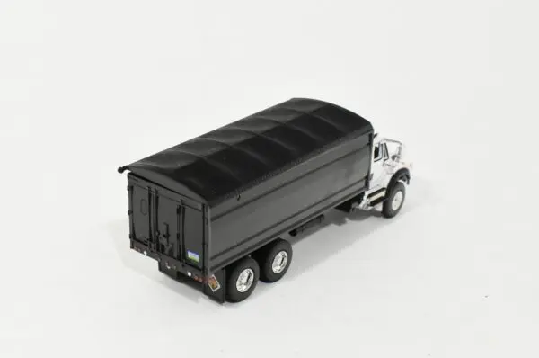 洋書 INTERNATIONAL TRUCKS DSC_3382-scaled.jpg