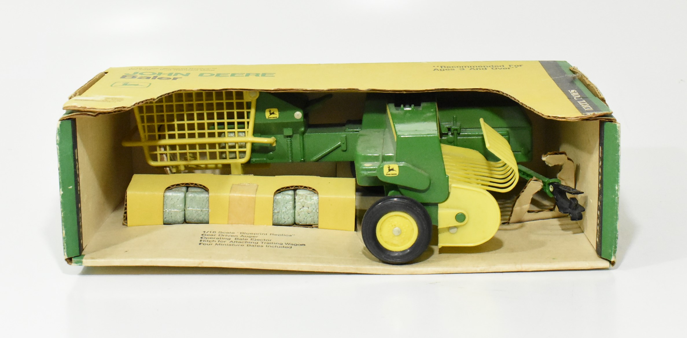1/16 John Deere Baler With Black Hitch Daltons Farm Toys