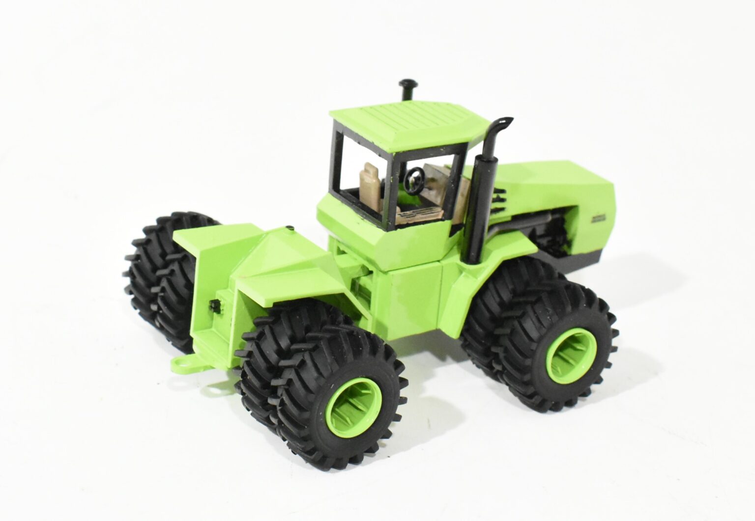 1/64 Custom Steiger Lion 1000 4wd Tractor With Duals - Dalton's Farm Toys