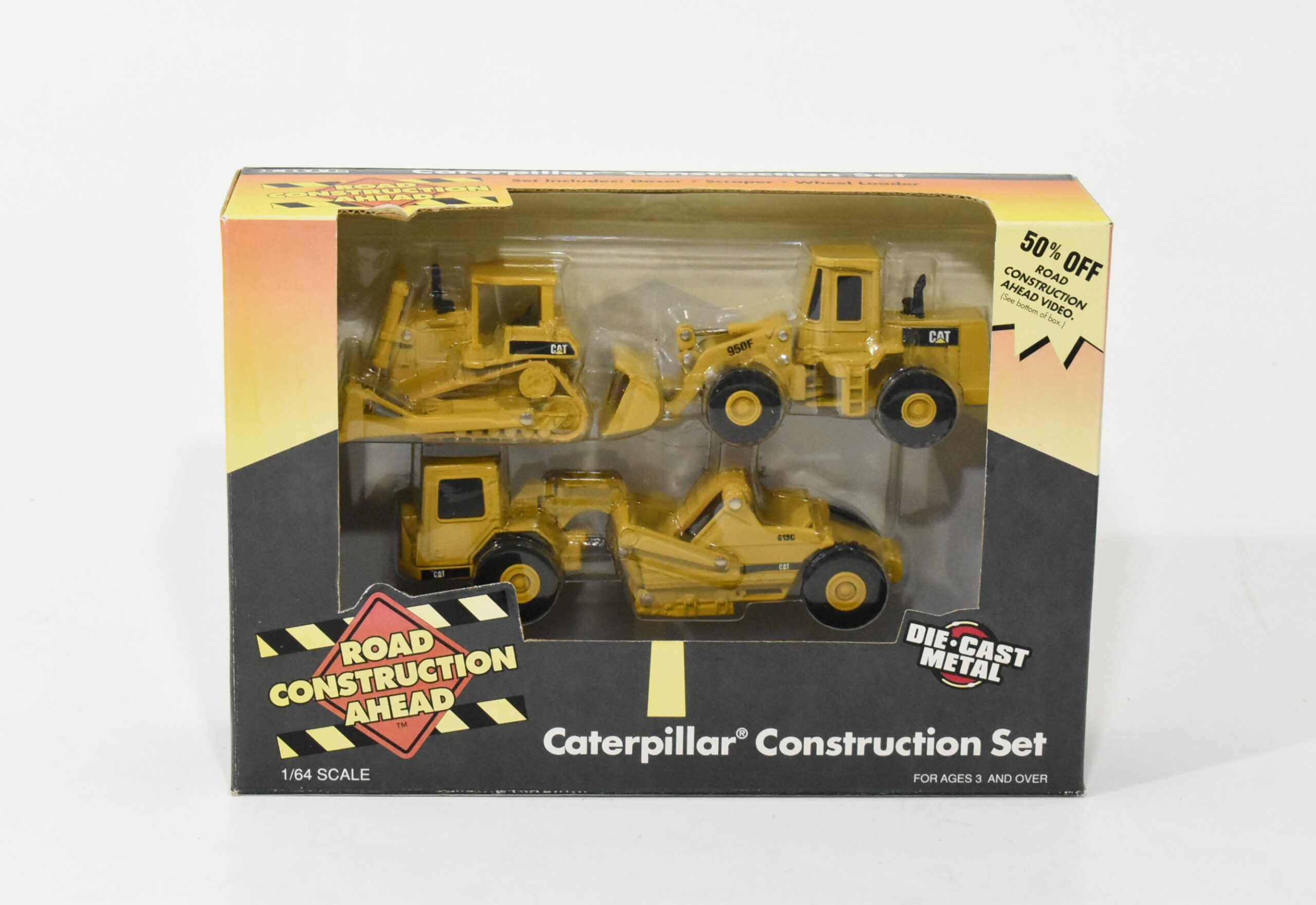 1/64 Caterpillar Construction Set With Dozer, Payloader & Scraper