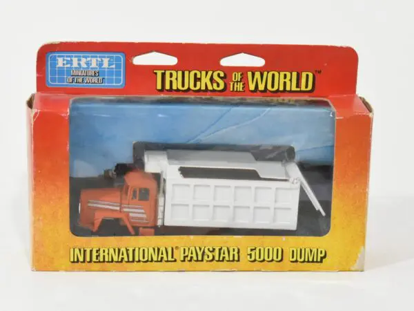 Camion INTERNATIONAL PAYSTAR 5000 ERTL 1/25 - Miniature Collection USA