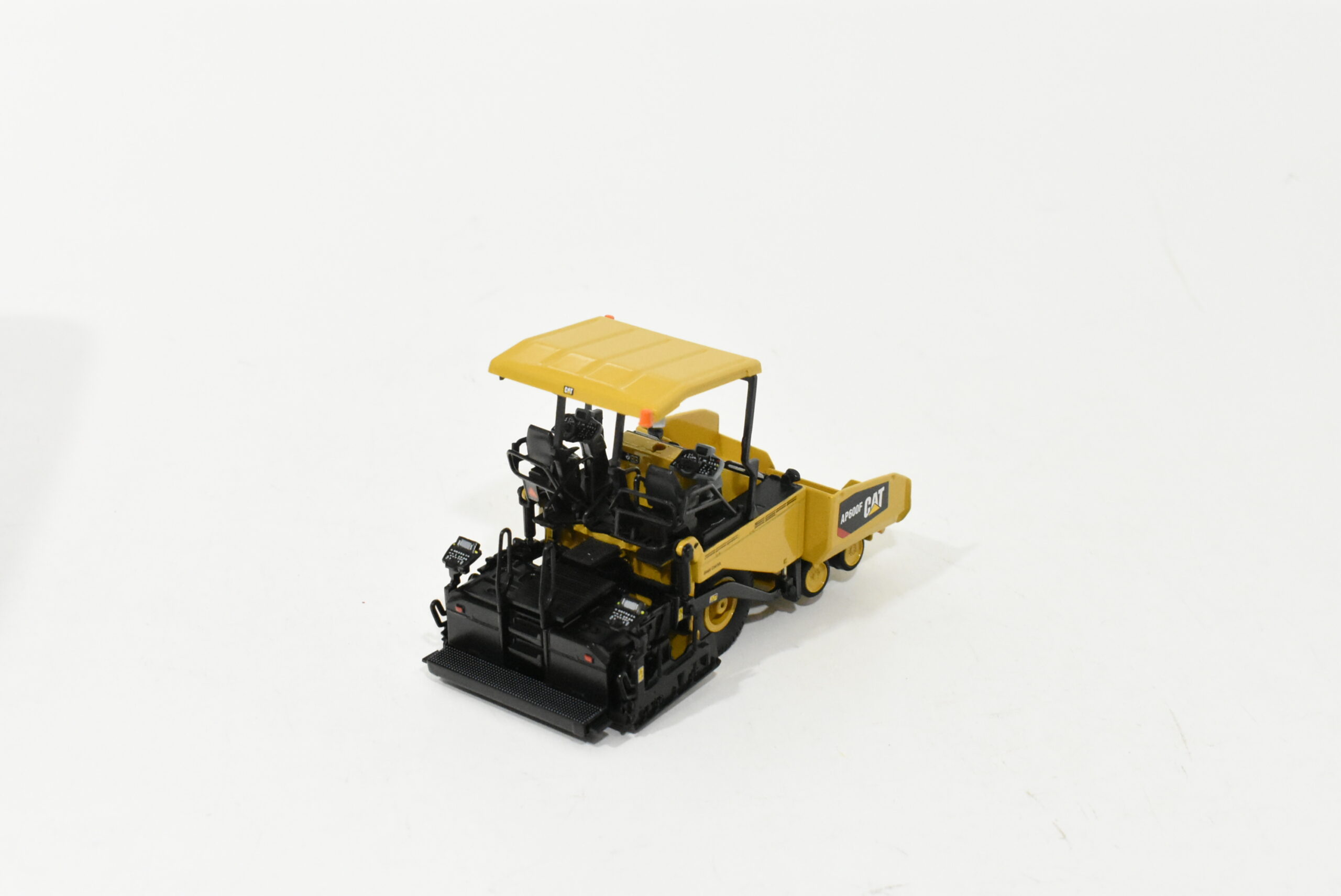 1/50 Cat AP600F Asphalt Paver - Daltons Farm Toys