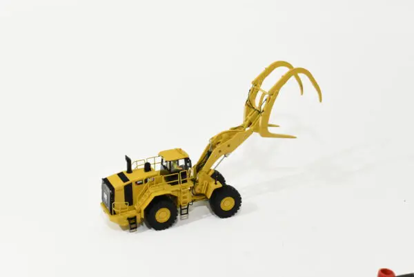 キャタピラー建機 CAT 988K WHEEL LOADER 1/50 CAT 988K WHEEL LOADER WITH GRAPPLE SCALE 1:50 - CTP Store