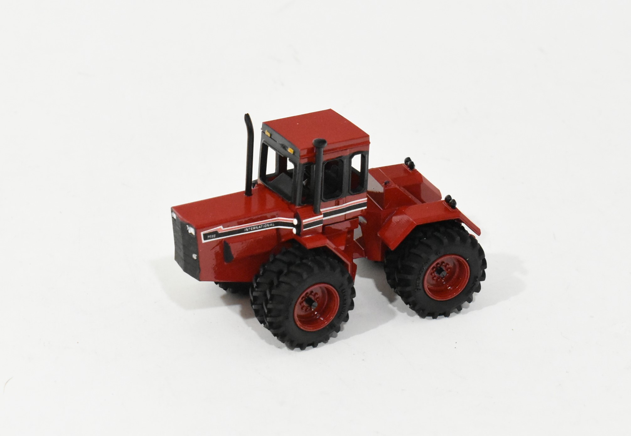 1/64 International Harvester Pan Scraper, Orange - Daltons Farm Toys