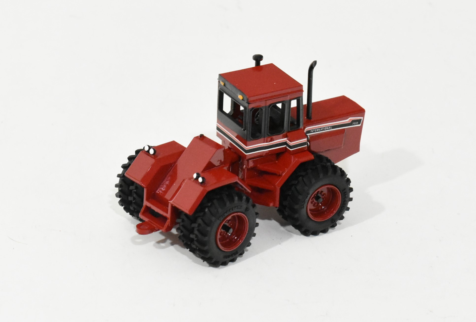 1/64 International Harvester Pan Scraper, Orange - Daltons Farm Toys