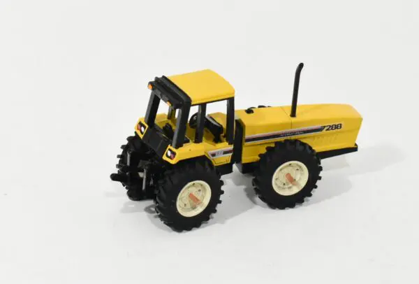 1/64 International Harvester Pan Scraper, Orange - Daltons Farm Toys