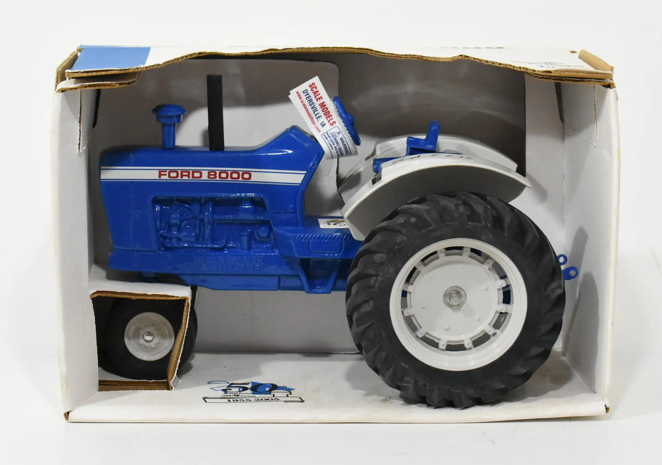 Die Cast Fleet Farm Toy Tractors 1/16 Ford 8000 Tractor With