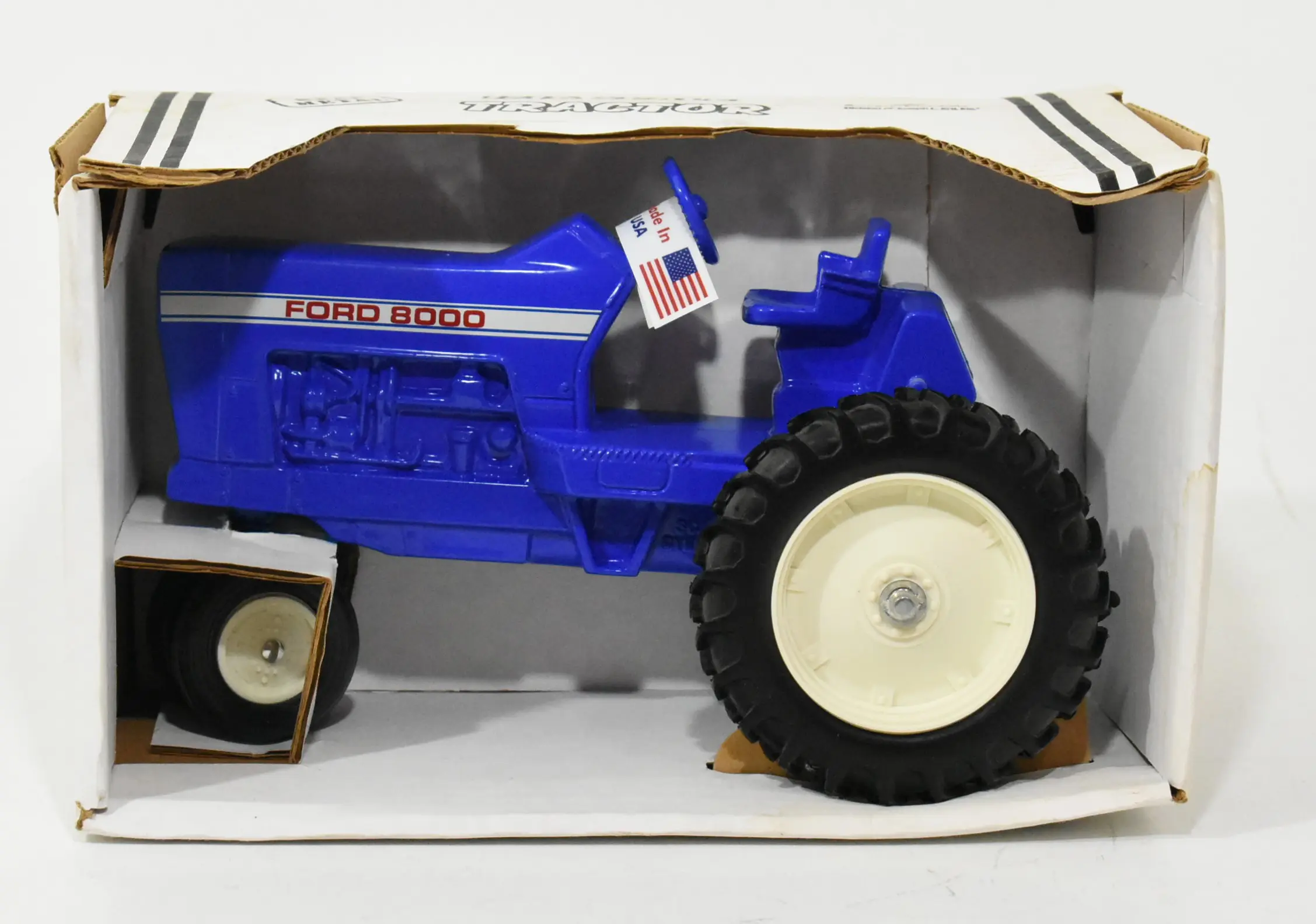 1/16 Ford 8000 Tractor With Narrow Front - Dalton's Farm Toys