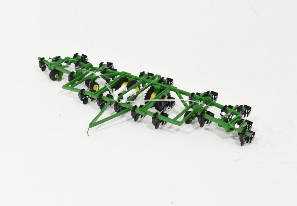 1/64 Custom 25 Knife Pull Type Anhydrous Applicator With Folding Wings ...