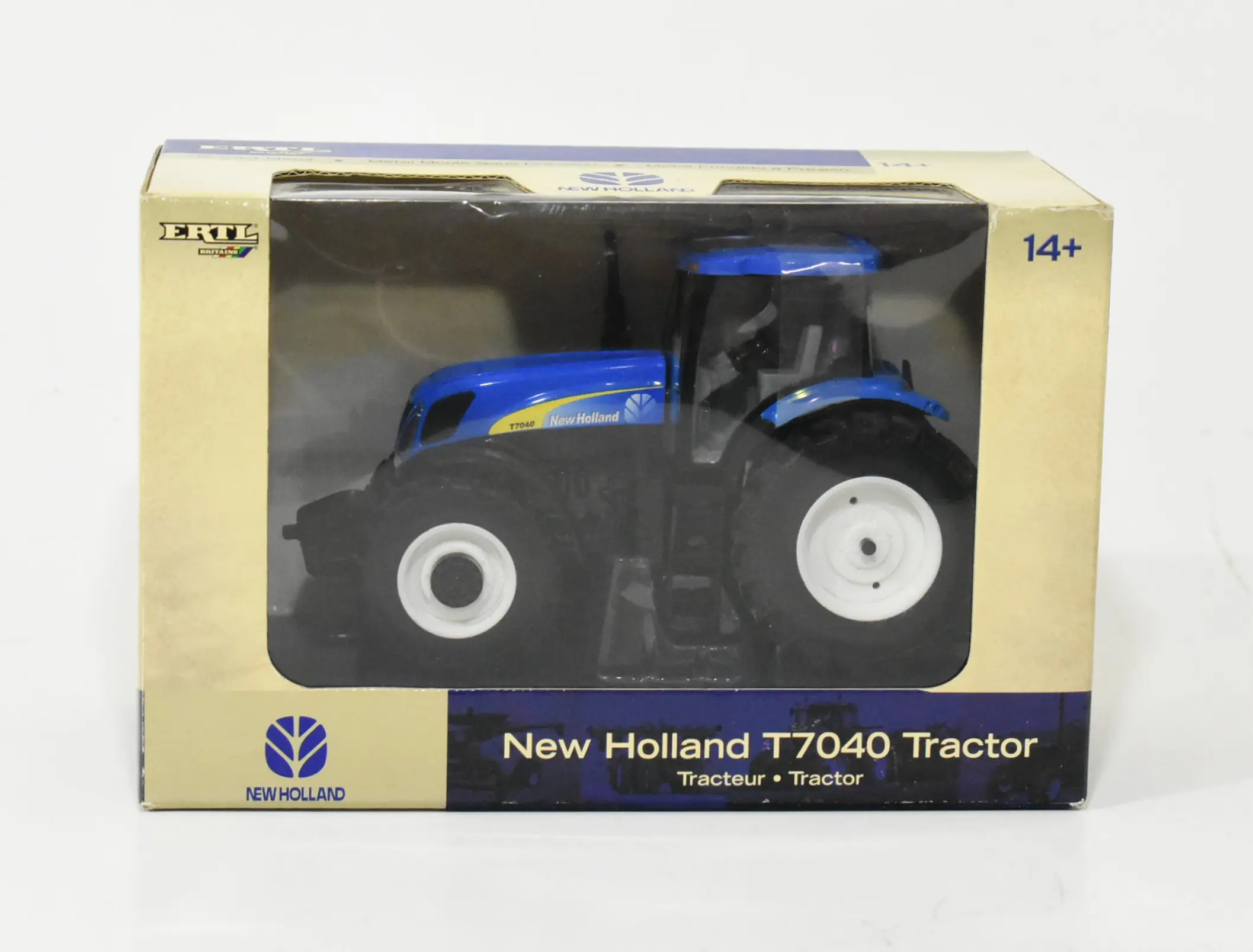1/32 New Holland T7040 Tractor With Front Wheel Assist - Dalton's