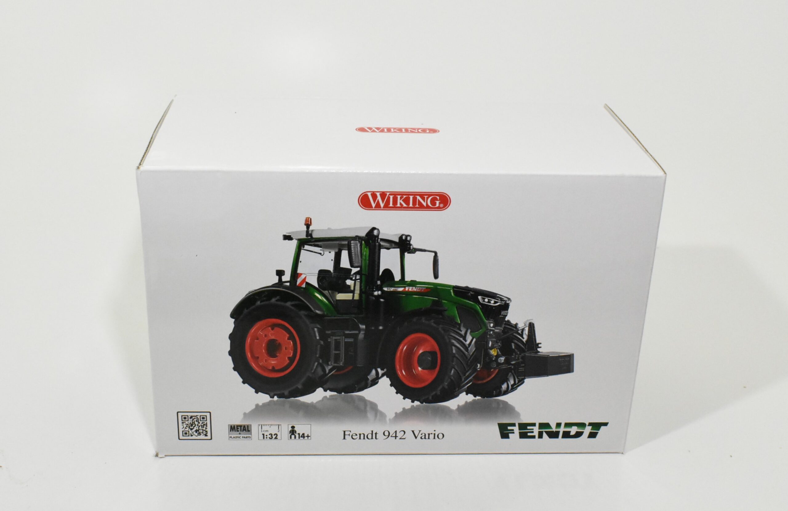 1/32 Fendt 942 Vario Tractor With Front Wheel Assist - Daltons Farm Toys