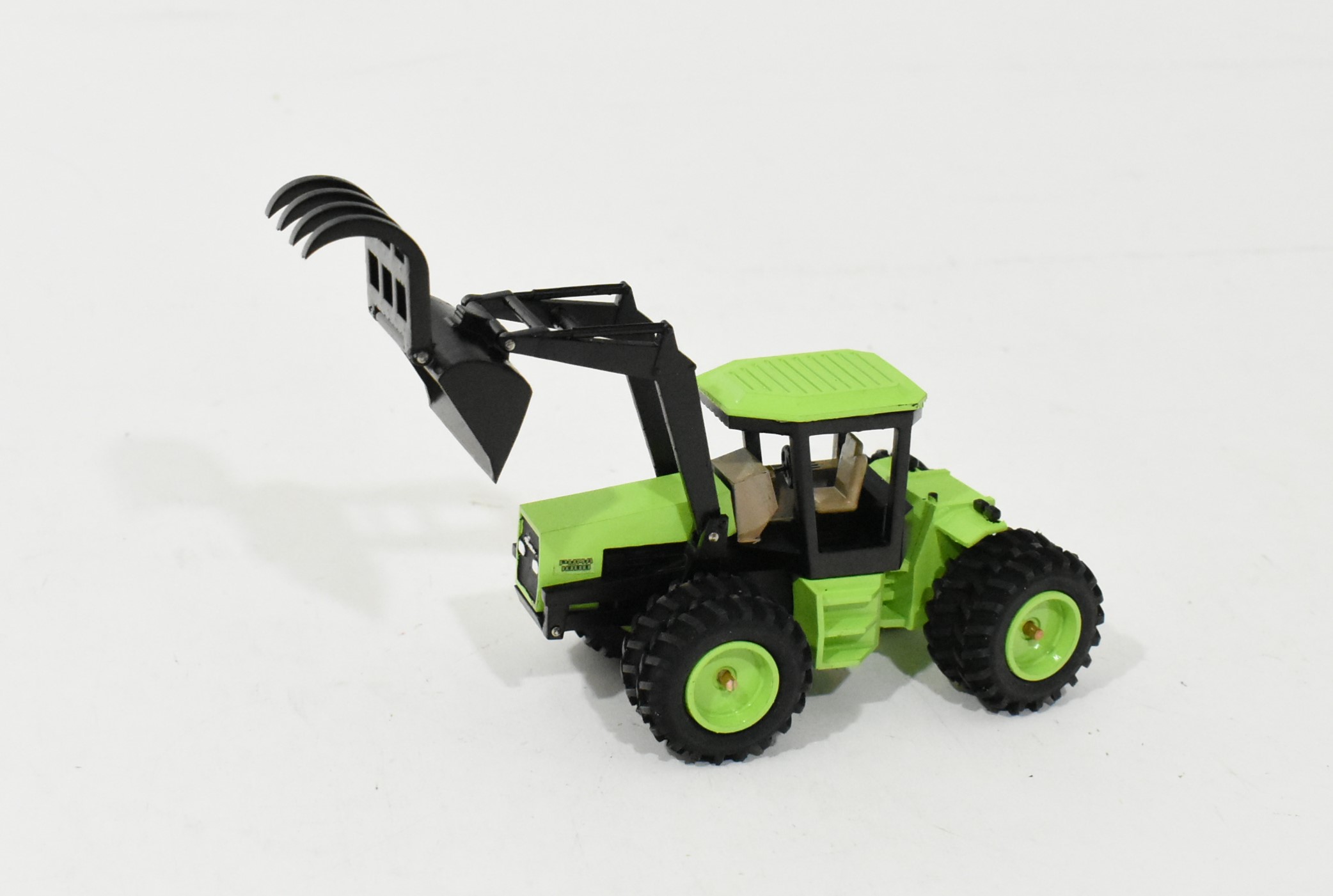 1/64 Custom Steiger Puma 1000 4wd Tractor With Koyker Loader