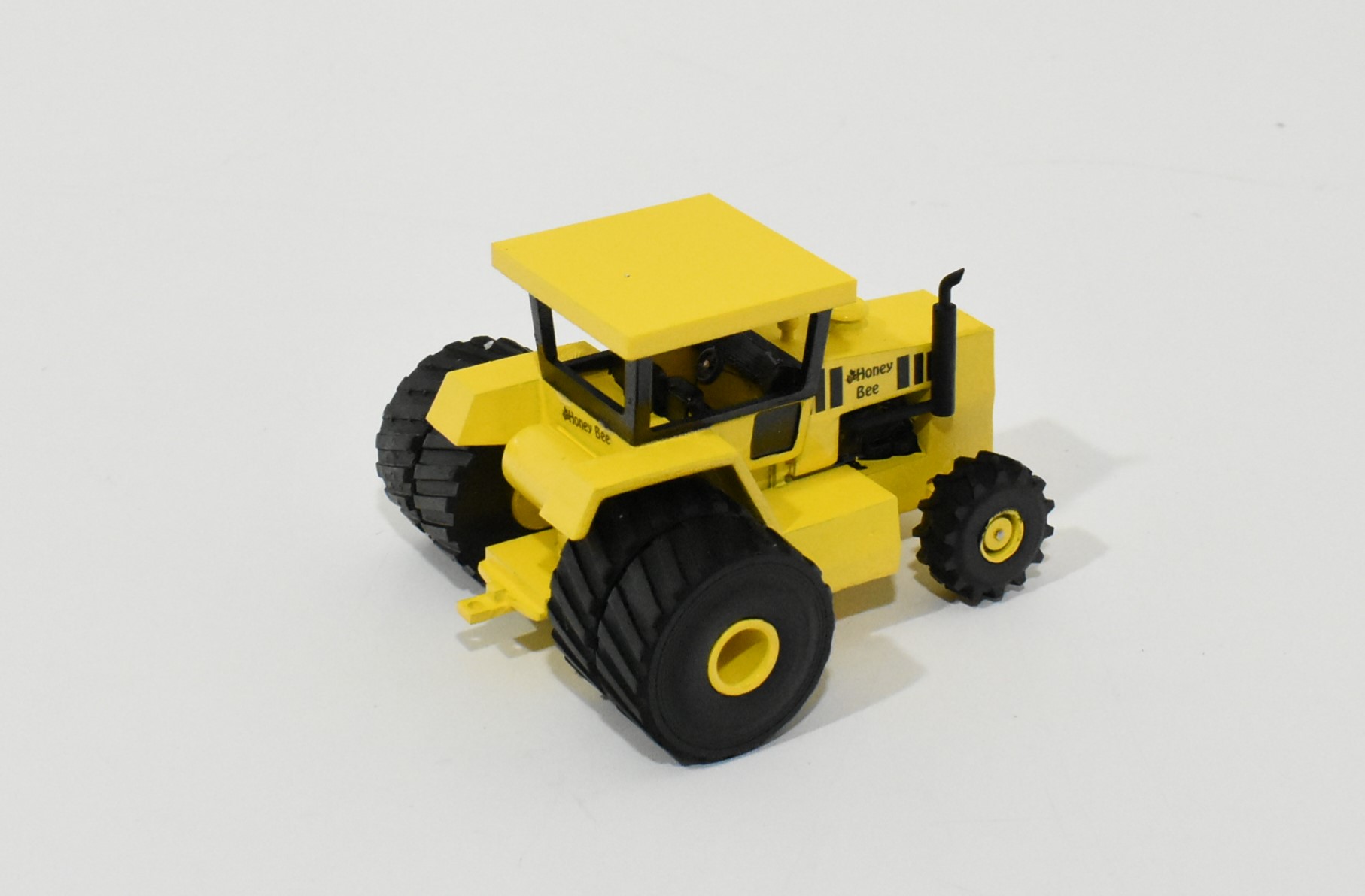 1/64 Custom Honey Bee 2wd Tractor, 2nd Version With Front Wheel Assist