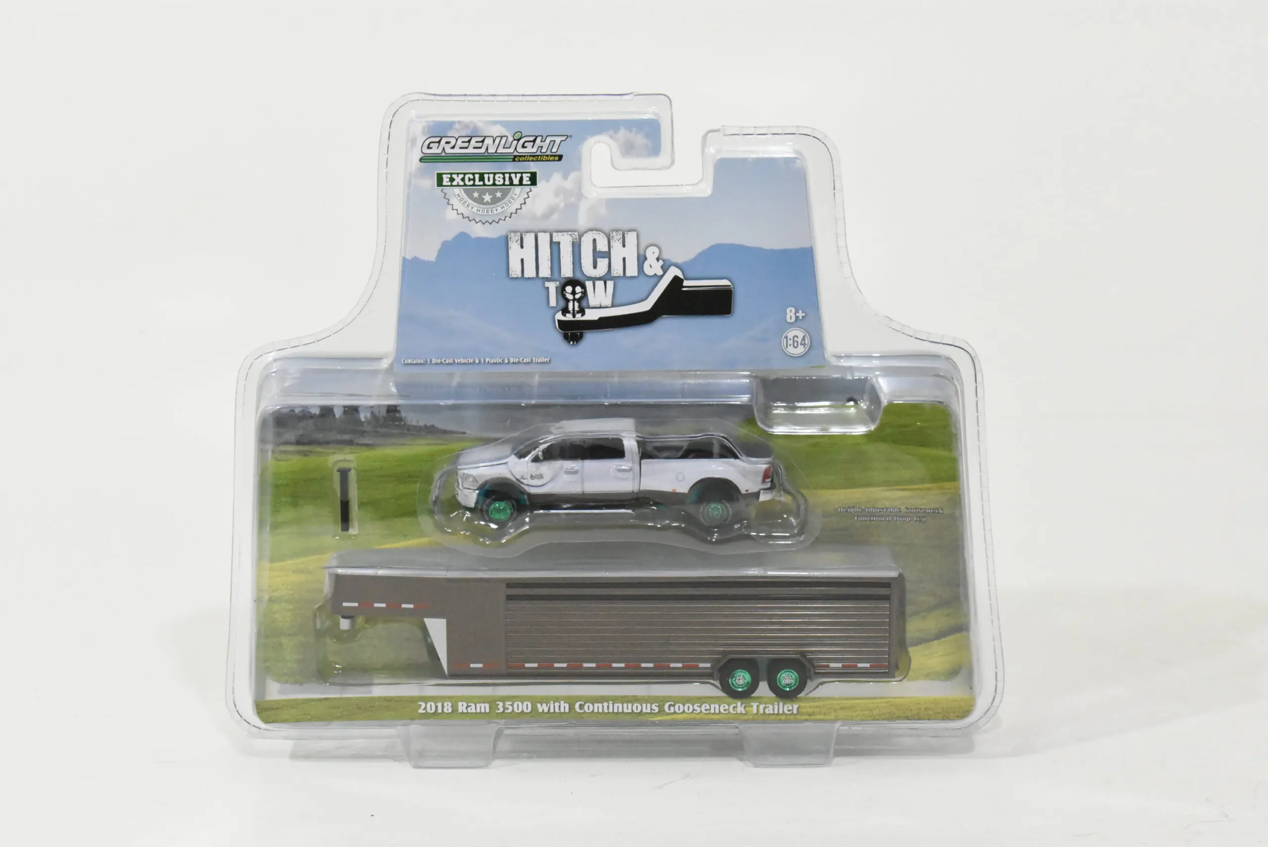 1/64 2018 White Ram 3500 Dually Pickup Truck With Brown Gooseneck
