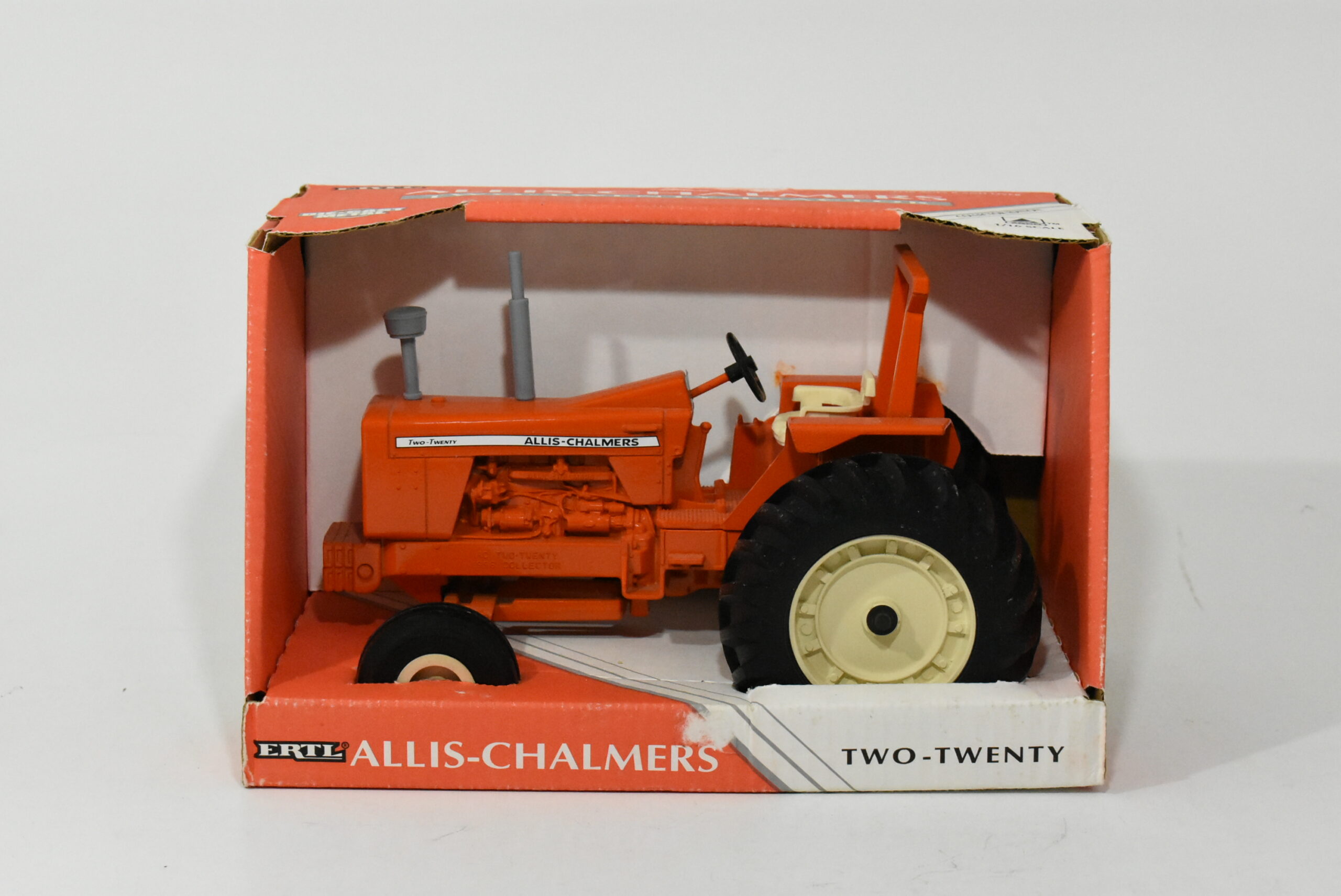 1/16 Allis Chalmers Two Twenty Tractor With Rops - Daltons Farm Toys