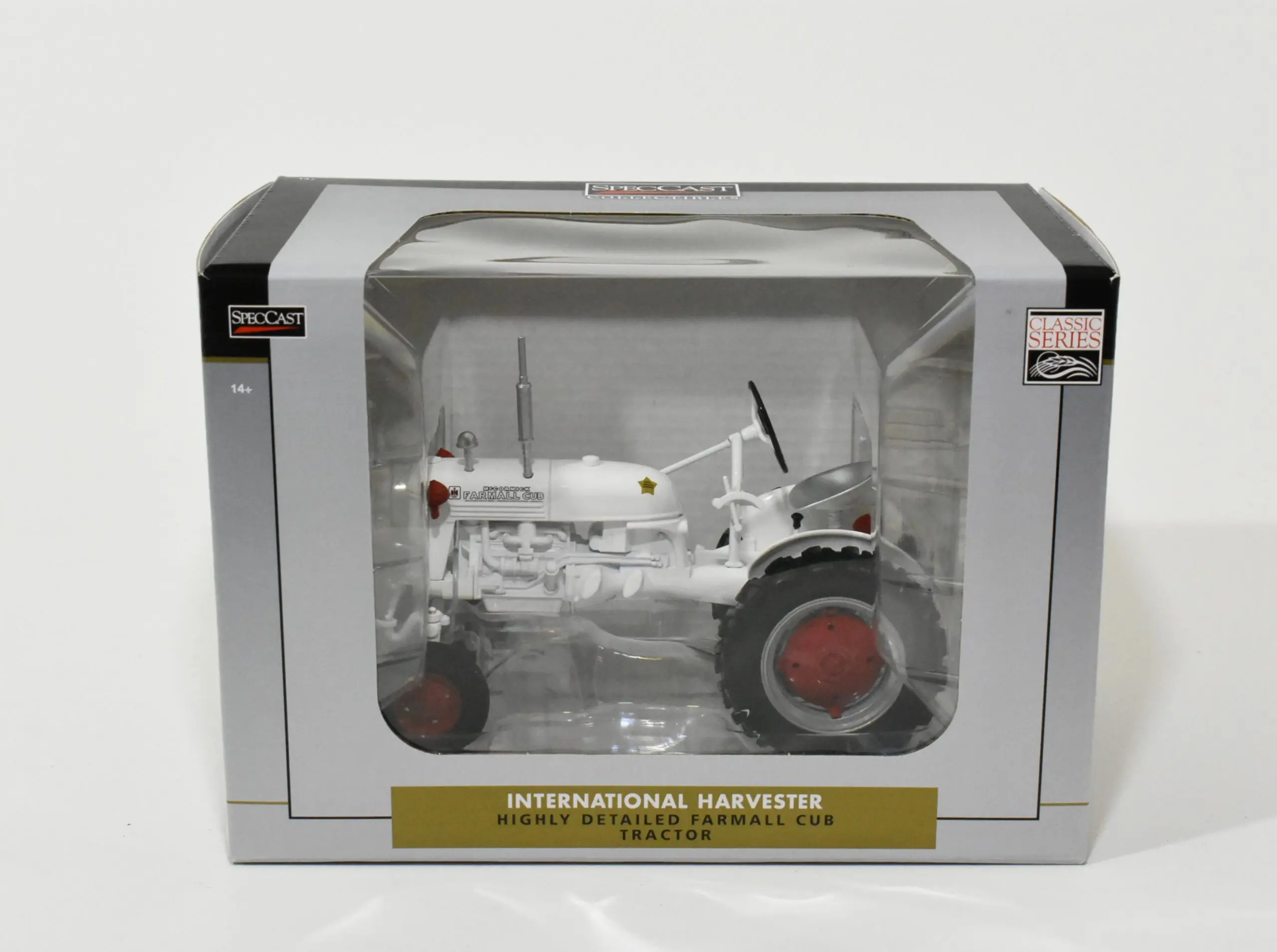 1/16 International Harvester Farmall Cub White Demonstrator