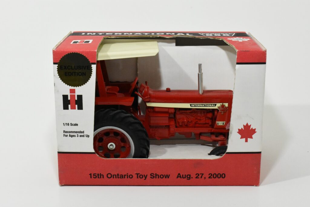 1/16 International Farmall 856, Ontario Toy Show 2000 Daltons Farm Toys