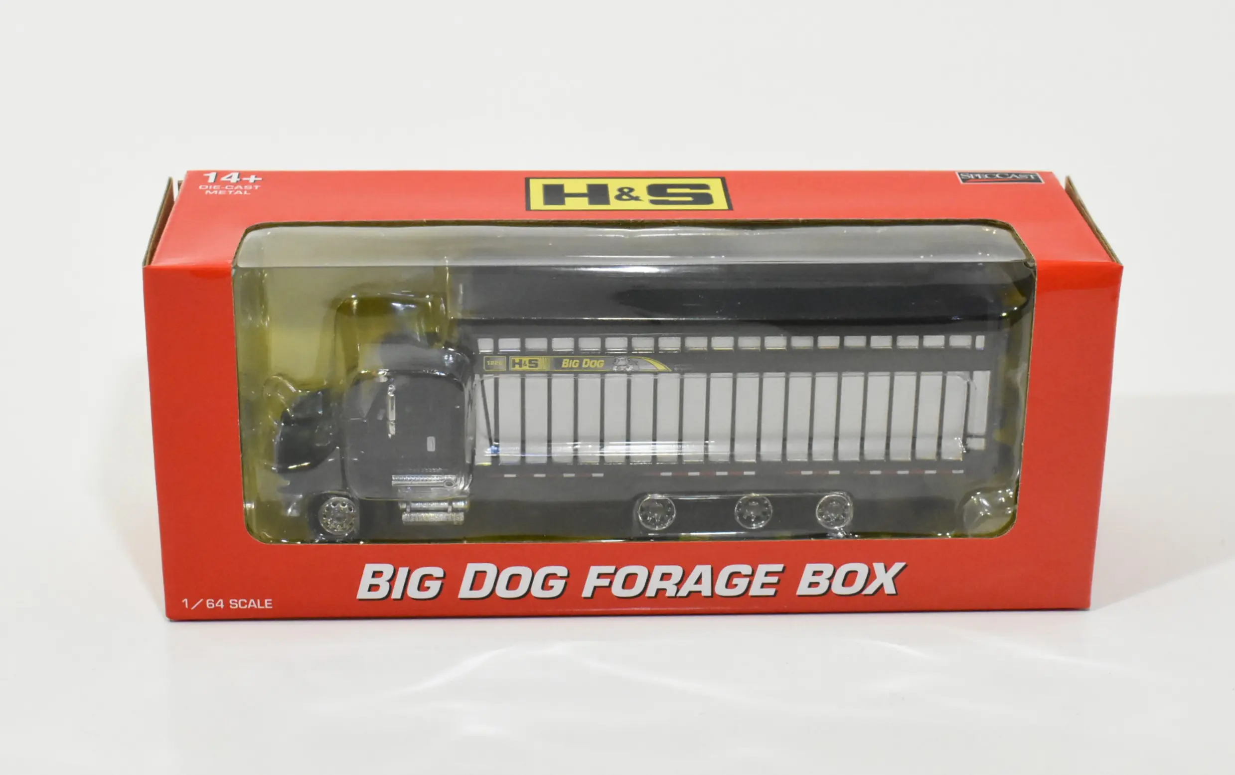 1/64 Black International 8600 Truck With H&S Big Dog 1226 Forage