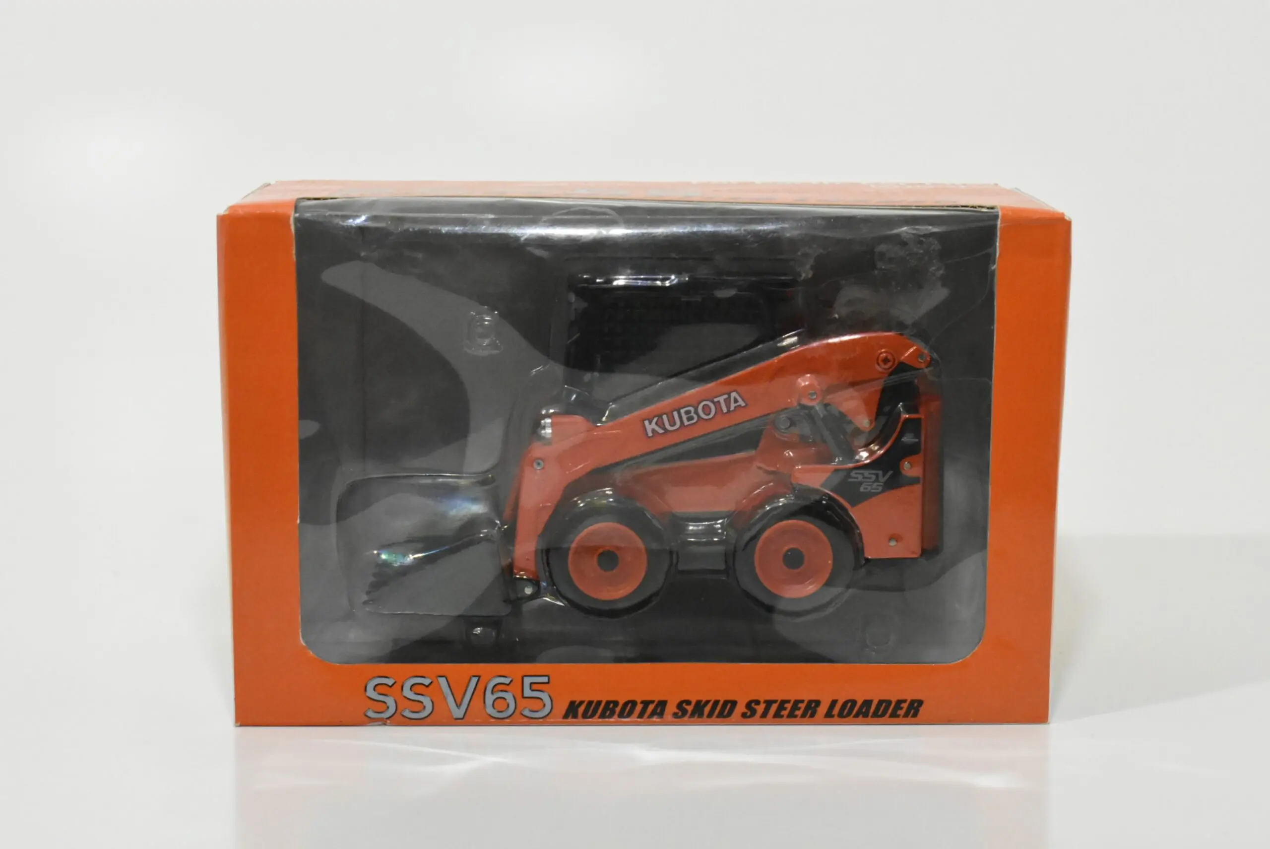 1/24 Kubota SSV65 Skid Steer Loader - Dalton