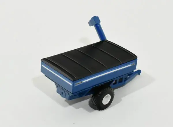 1/64 Custom Kinze 840 Auger Wagon Grain Cart With Tarp - Dalton's