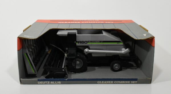 1/24 Gleaner R60 Combine With 2 Heads - Dalton's Farm Toys