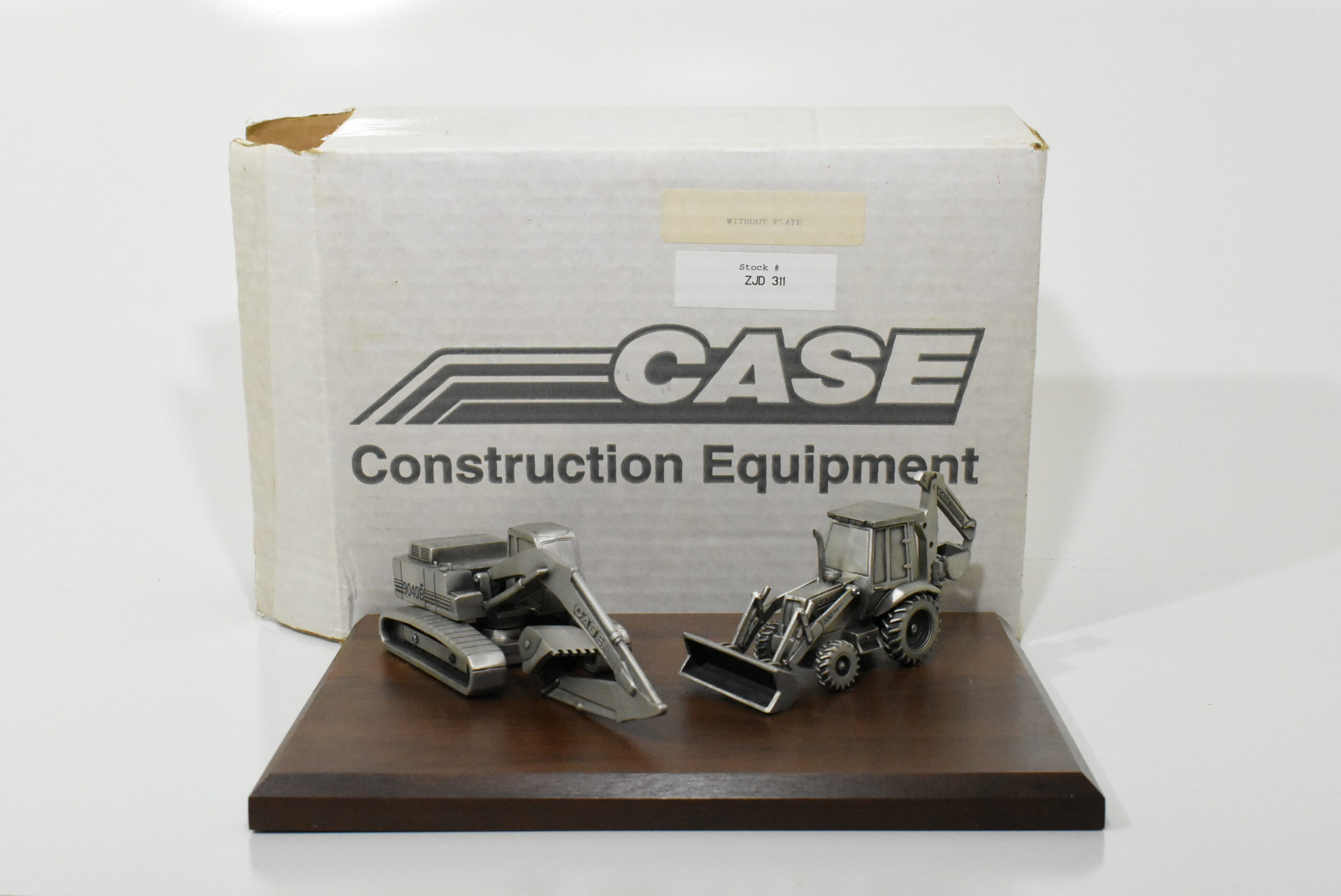 1/64 Case 9040B Tracked Excavator & Case 580 Super L Backhoe