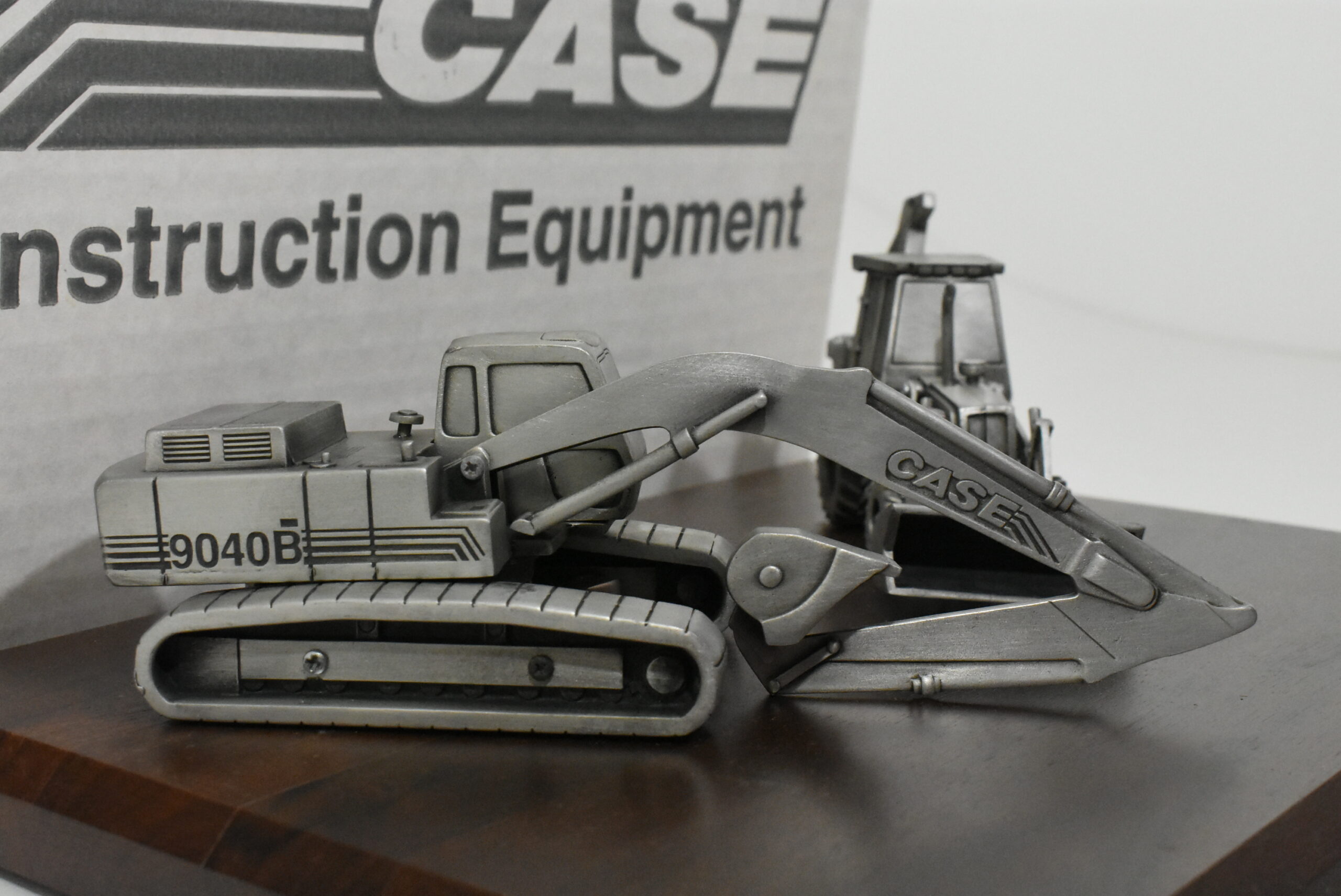 1 64 Case 9040B Tracked Excavator Case 580 Super L Backhoe Loader Daltons Farm Toys