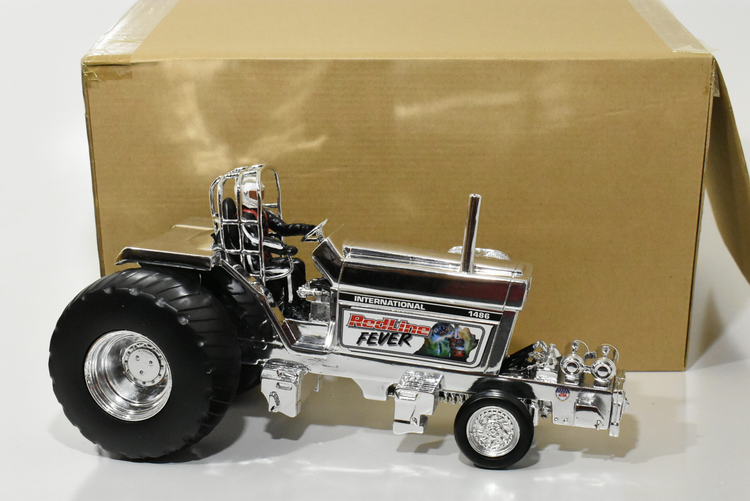 1/16 International 1486 Red Line Fever Pulling Tractor, Chrome Edition - Image 2