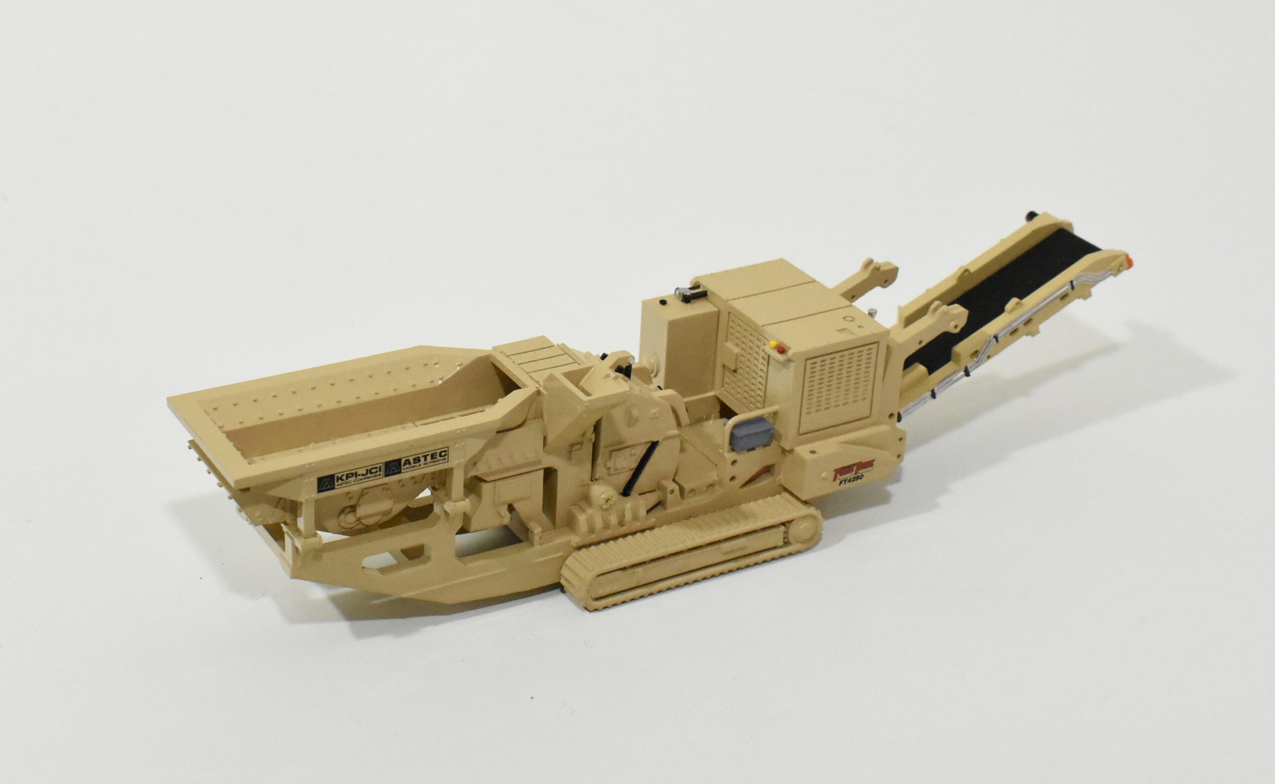 1/64 4250 Portable Oversize Crusher - Dalton's Farm Toys