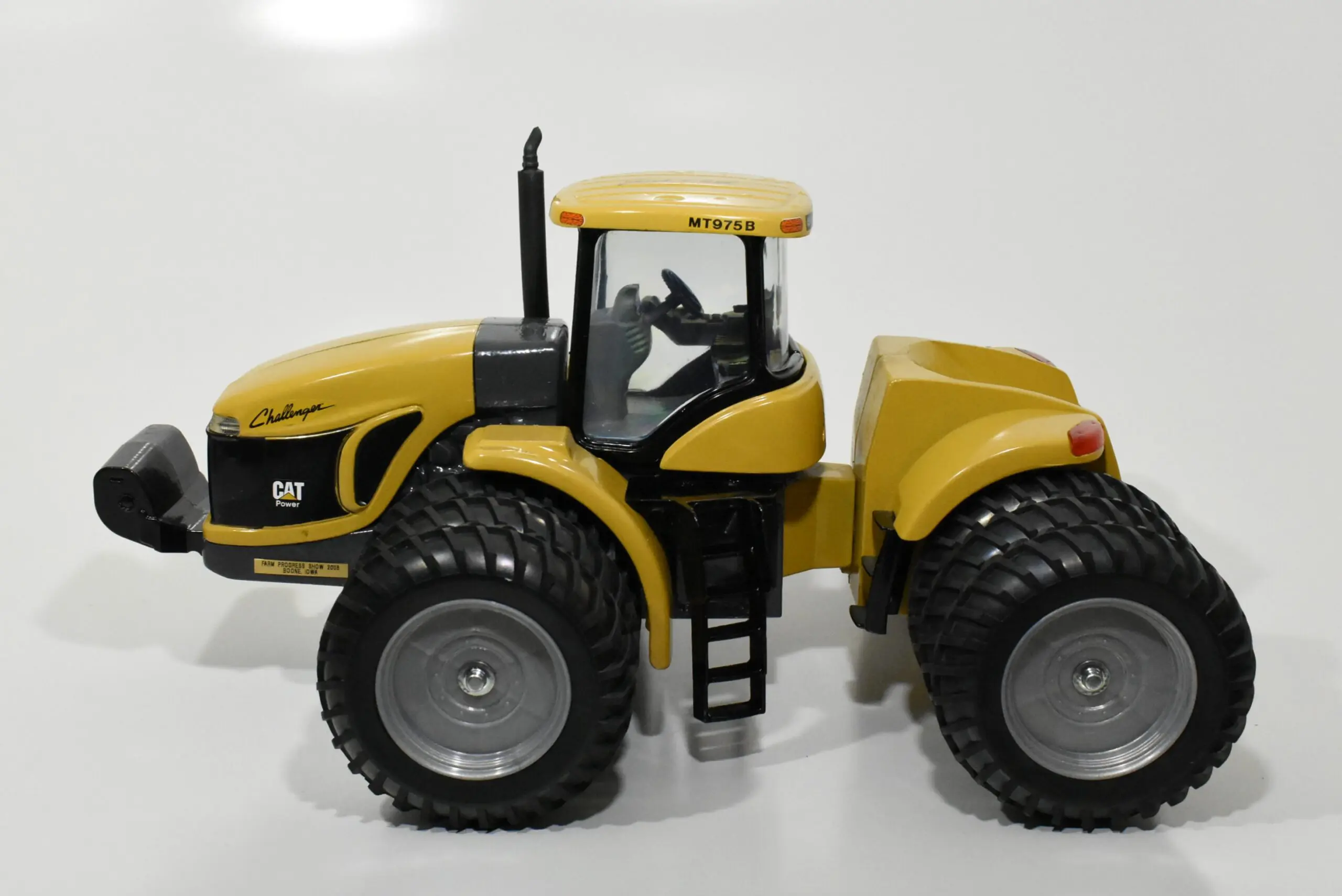 Ertl Massey Harris Challenger Tractor (RAE)