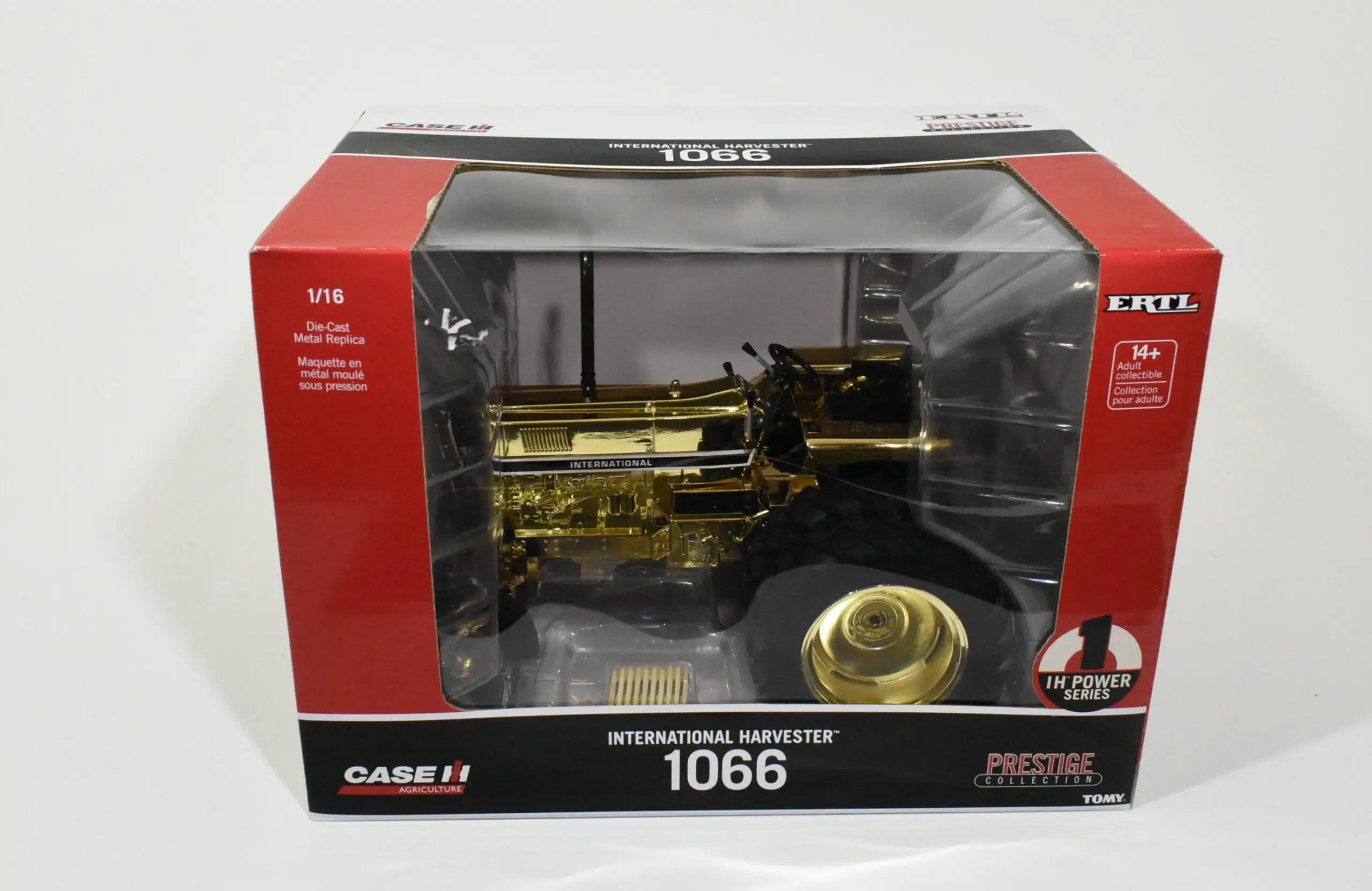 1/16 International Harvester 1066 Open Station Tractor With Duals